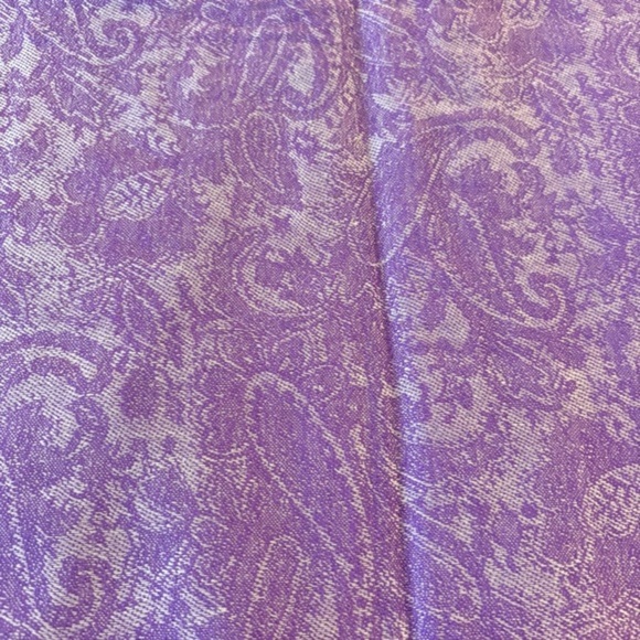 Pashmina Purple Paisley scarf. Gorgeous and perfect for Spring 🪻🪻 - Picture 5 of 5